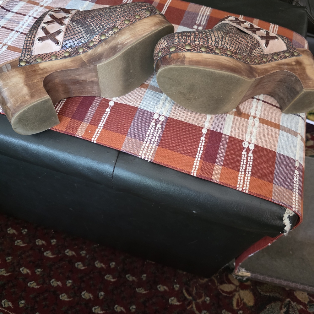 Snakeskin Pattern Shoes - Picture 4 of 6